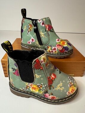 Toddler Green Floral Boots, Euro size 21 (US size 5-5.5, Non-slip Soles